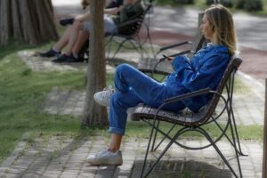 Comment choisir le jean blanc parfait : guide complet pour un style impeccable